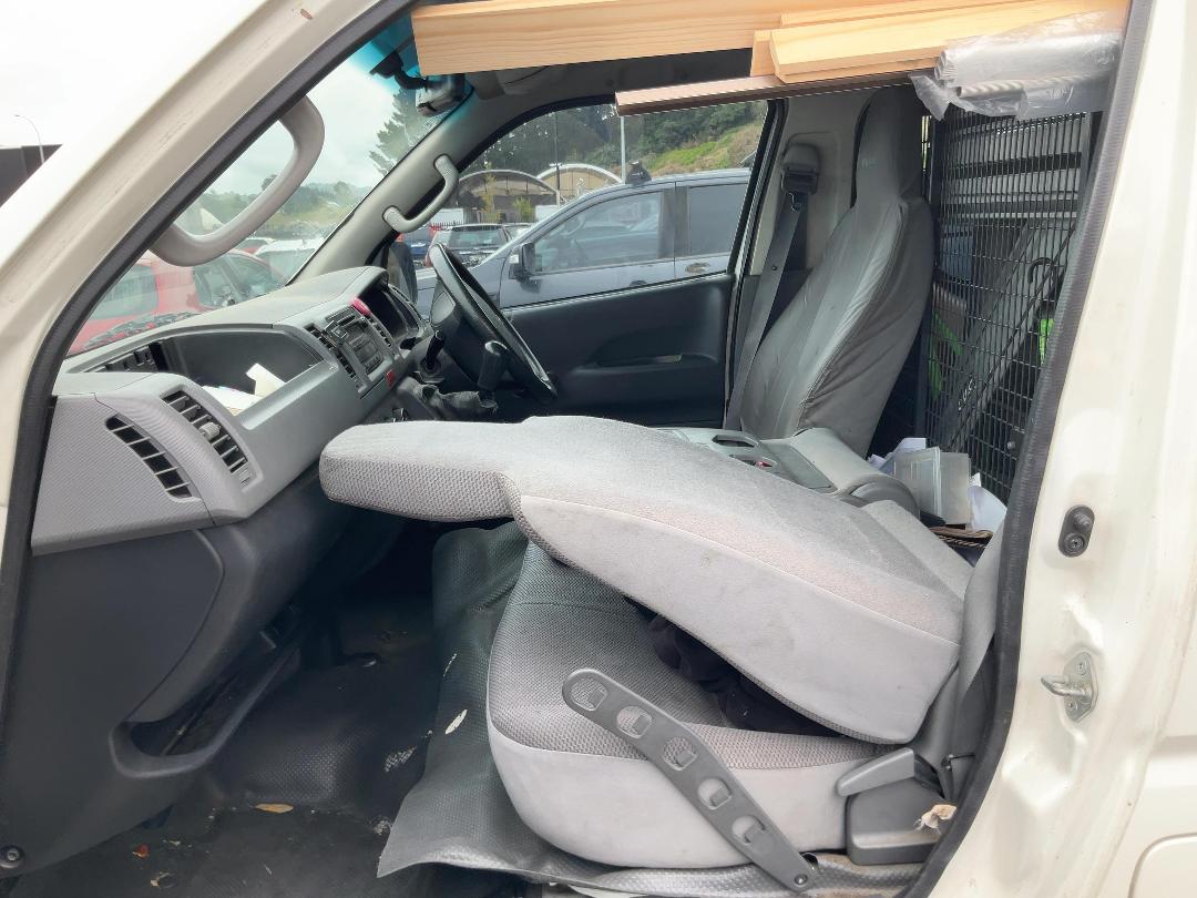 Photo '14' of Toyota Hiace ZL