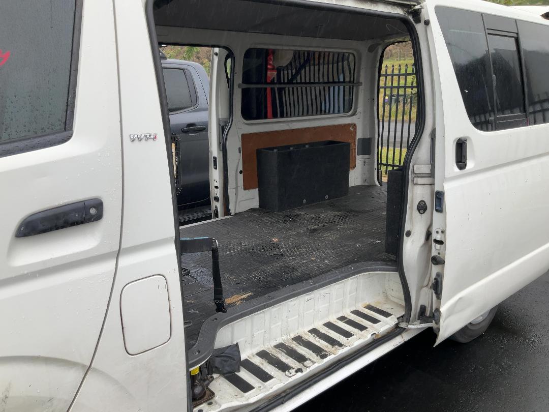 Photo '15' of Toyota Hiace ZL