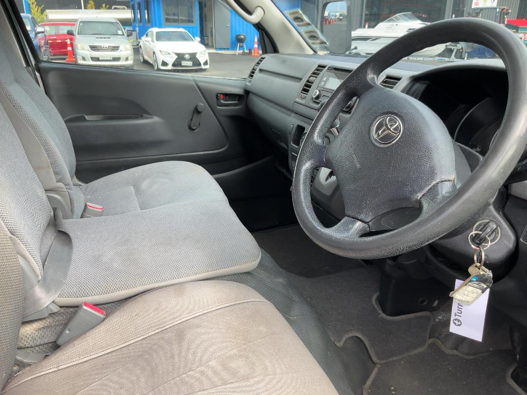 Photo '9' of Toyota Hiace