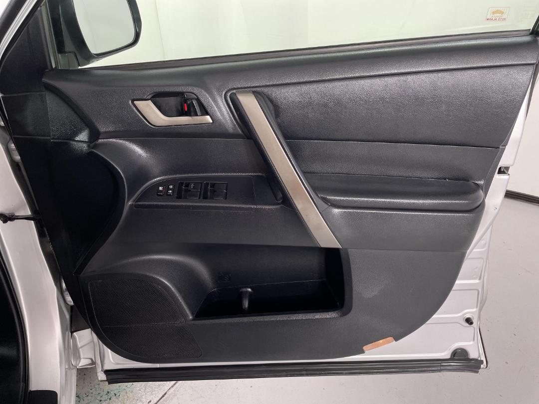 Photo '14' of Toyota Highlander Photo '14' of Toyota Highlander