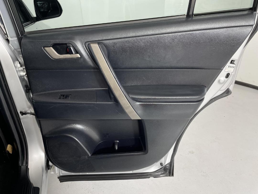 Photo '18' of Toyota Highlander Photo '18' of Toyota Highlander