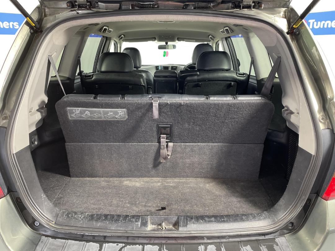 Photo '12' of Toyota Highlander LTD WGN5 Photo '12' of Toyota Highlander LTD WGN5