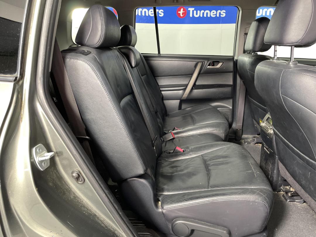 Photo '18' of Toyota Highlander LTD WGN5 Photo '18' of Toyota Highlander LTD WGN5