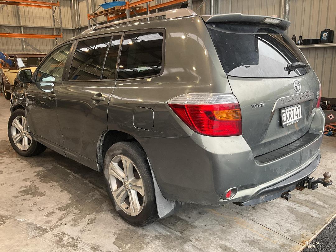 Photo '3' of Toyota Highlander LTD WGN5 Photo '3' of Toyota Highlander LTD WGN5