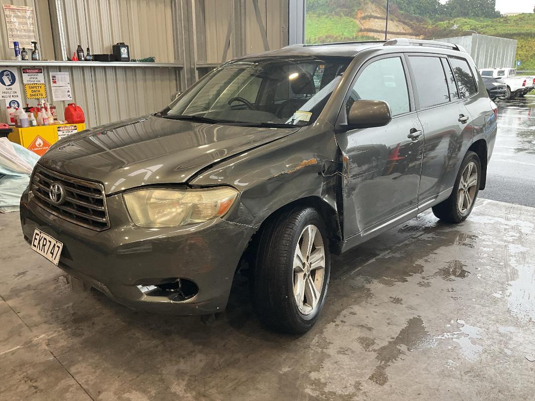 Photo '2' of Toyota Highlander LTD WGN5 Photo '2' of Toyota Highlander LTD WGN5