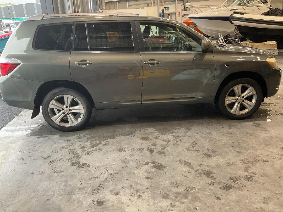 Photo '5' of Toyota Highlander LTD WGN5 Photo '5' of Toyota Highlander LTD WGN5