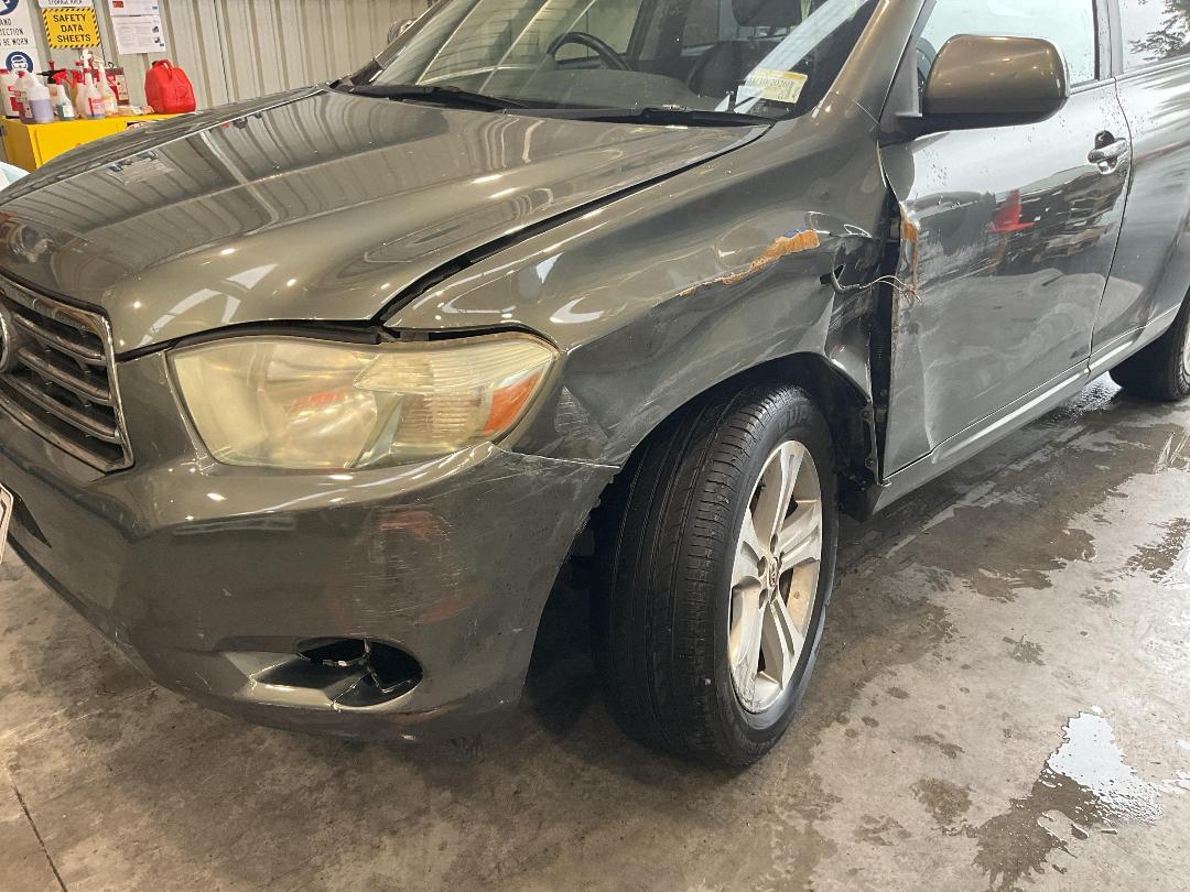 Photo '14' of Toyota Highlander LTD WGN5 Photo '14' of Toyota Highlander LTD WGN5