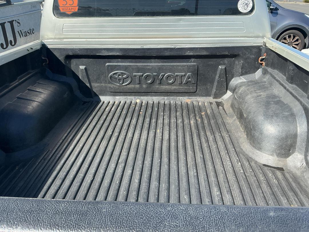 Photo '6' of Toyota Hilux TD SR5 DCU