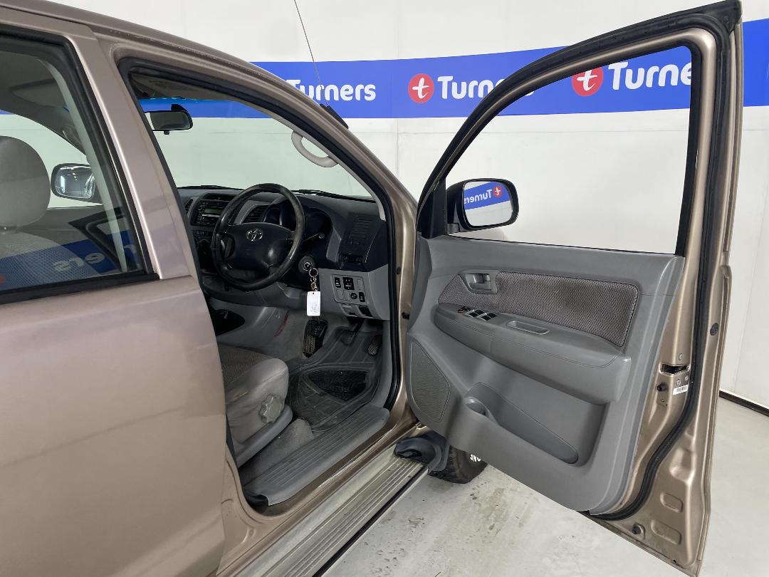 Photo '15' of Toyota Hilux