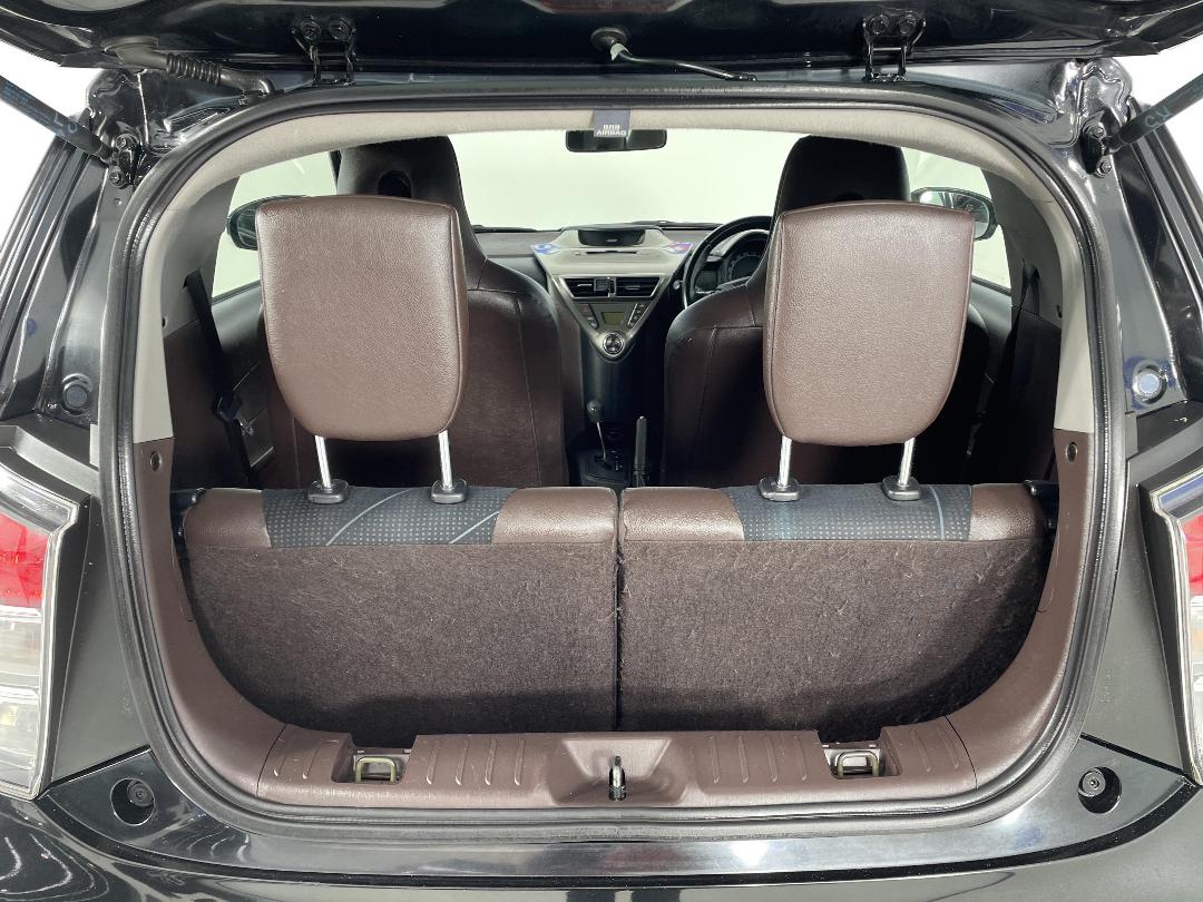 Photo '14' of Toyota IQ