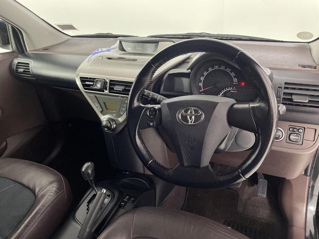 Photo '17' of Toyota IQ