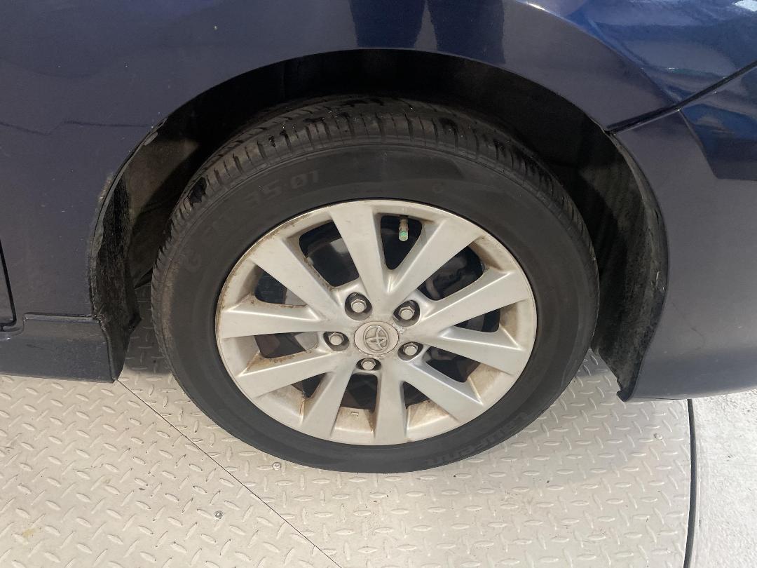 Photo '9' of Toyota Isis