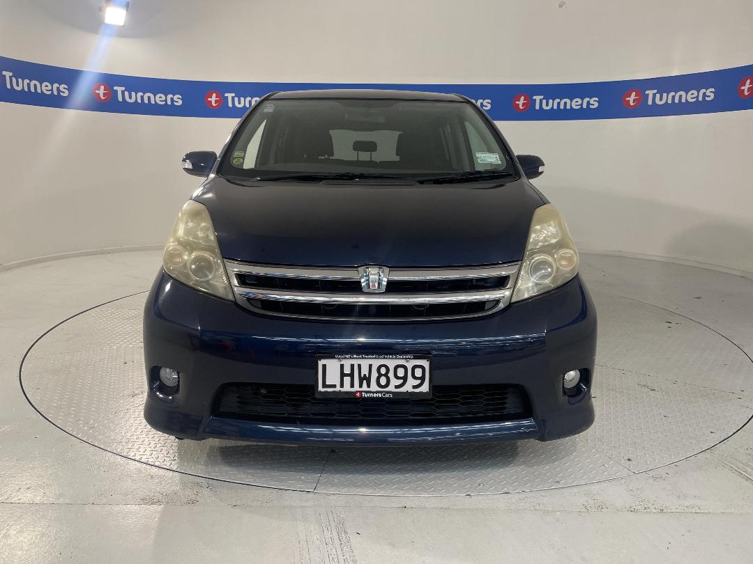 Photo '2' of Toyota Isis