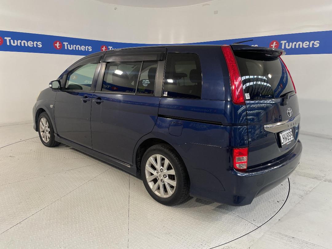 Photo '5' of Toyota Isis