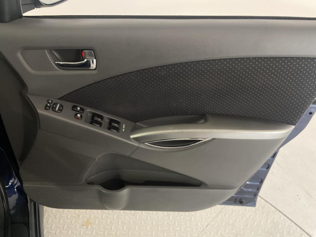 Photo '15' of Toyota Isis