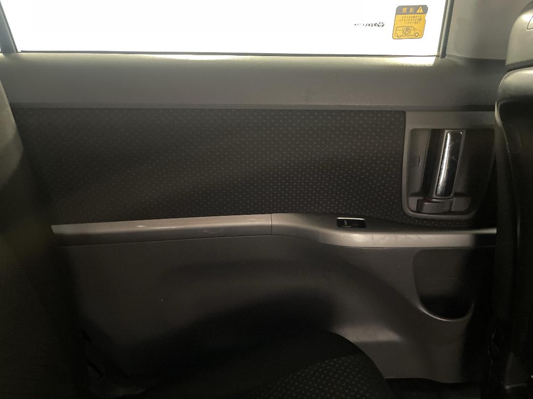 Photo '19' of Toyota Isis