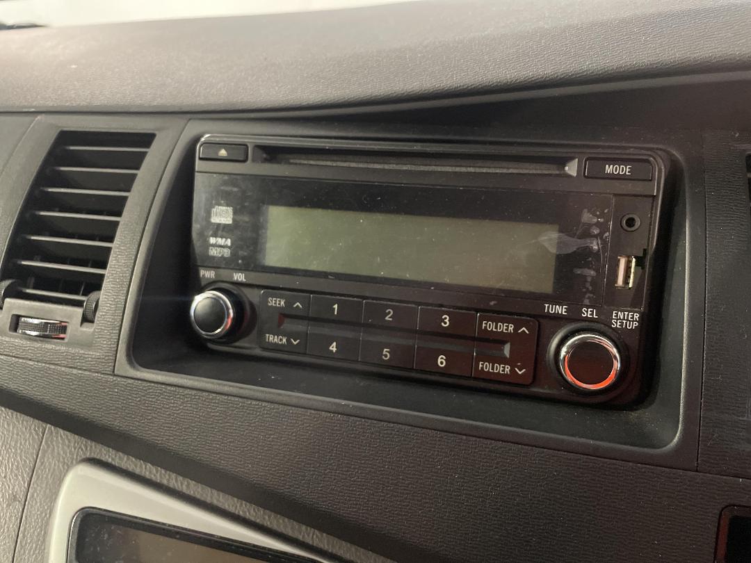 Photo '27' of Toyota Isis