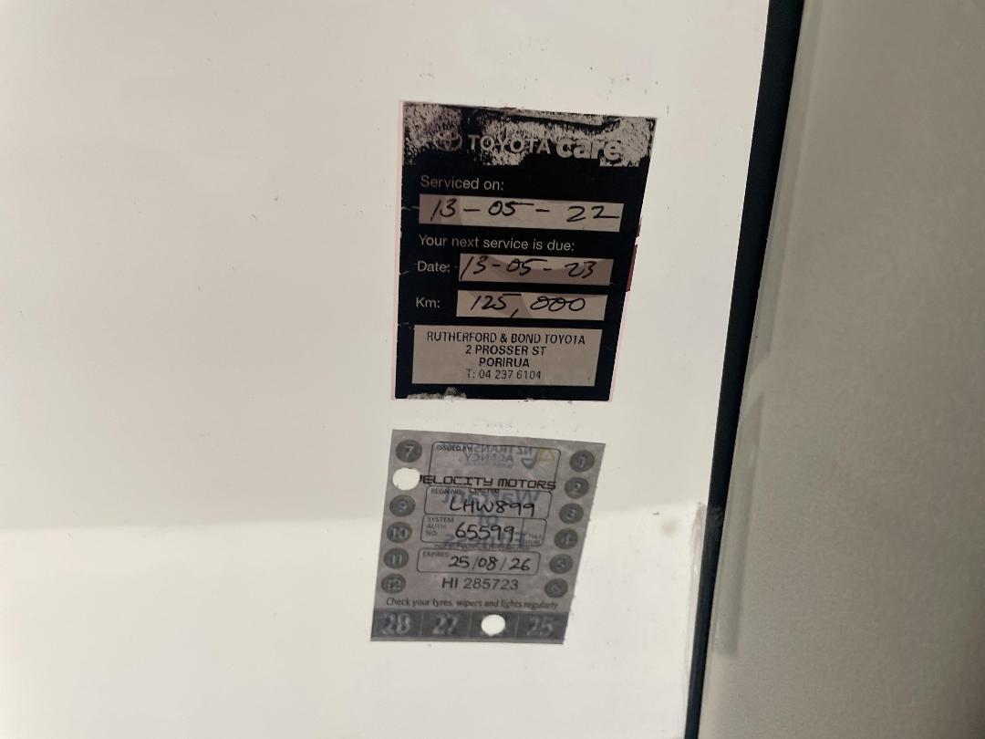 Photo '29' of Toyota Isis