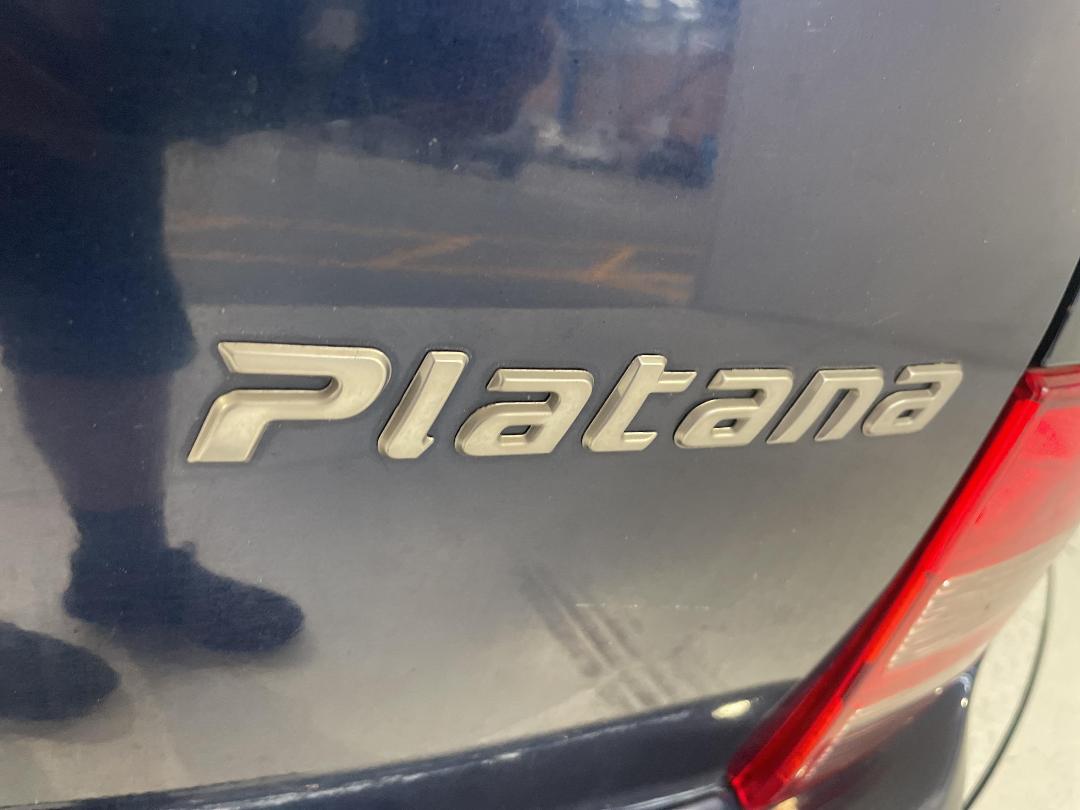 Photo '32' of Toyota Isis