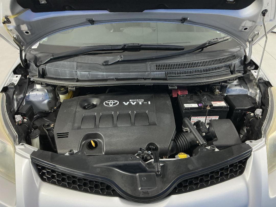 Photo '13' of Toyota IST Photo '13' of Toyota IST