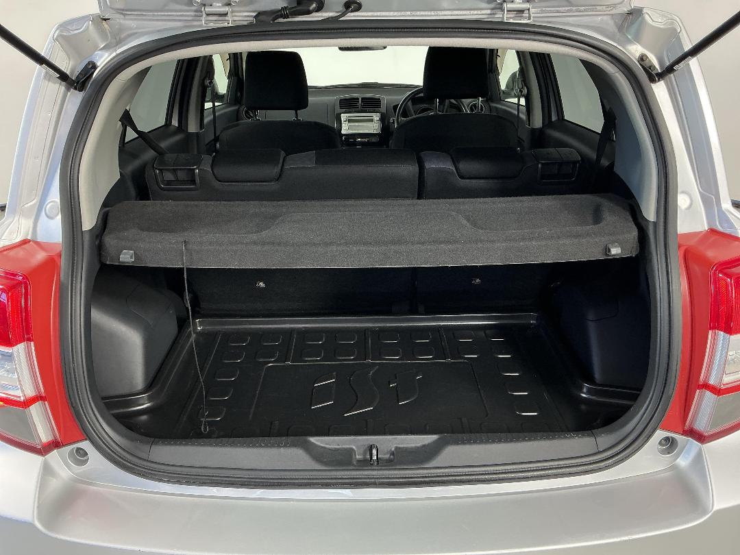 Photo '14' of Toyota IST Photo '14' of Toyota IST