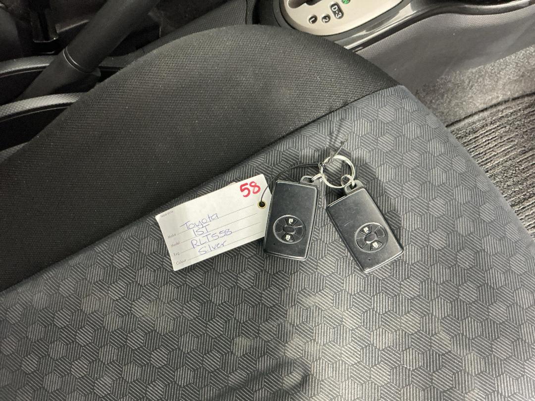 Photo '22' of Toyota IST Photo '22' of Toyota IST