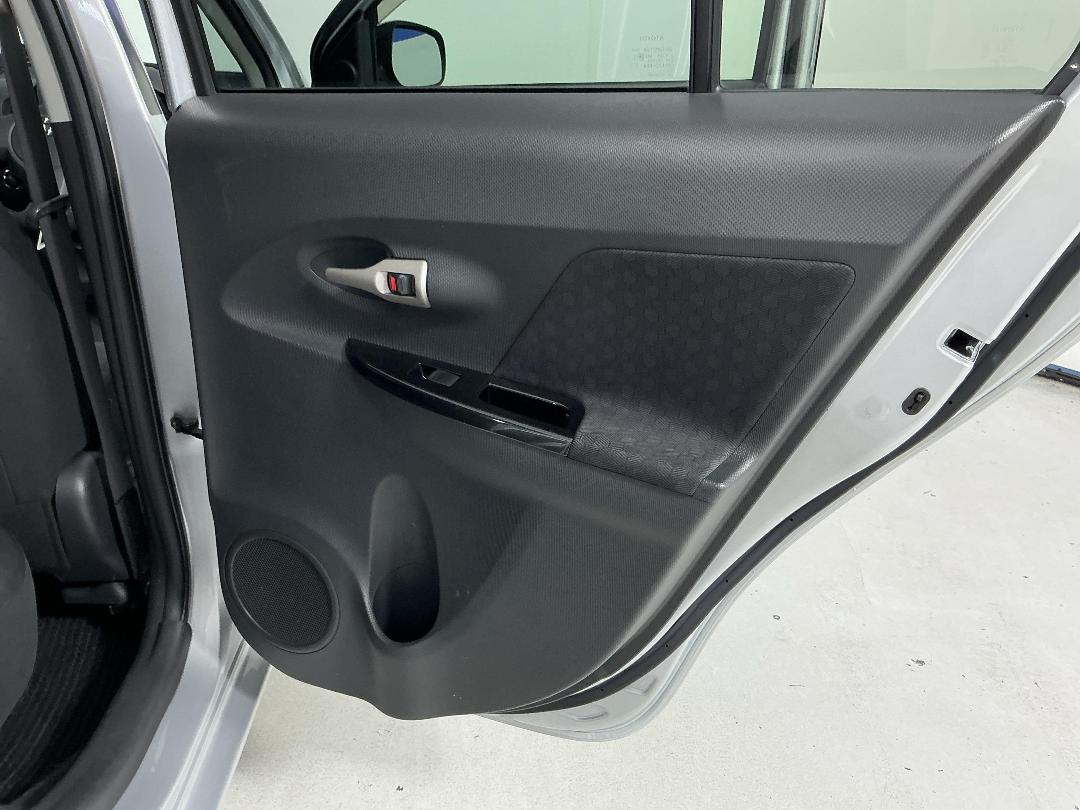 Photo '19' of Toyota IST Photo '19' of Toyota IST