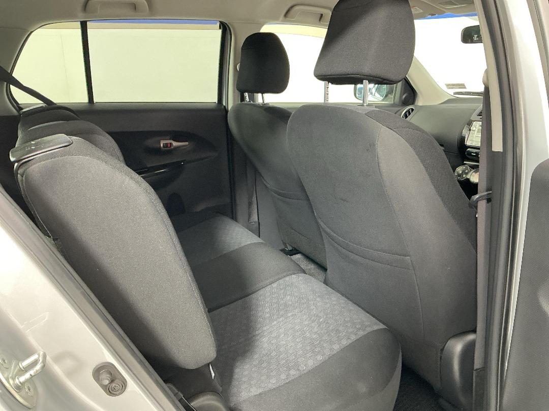 Photo '20' of Toyota IST Photo '20' of Toyota IST