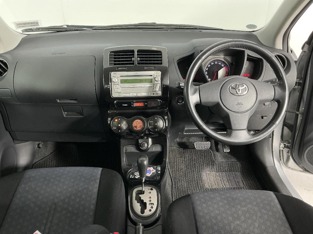 Photo '17' of Toyota IST Photo '17' of Toyota IST