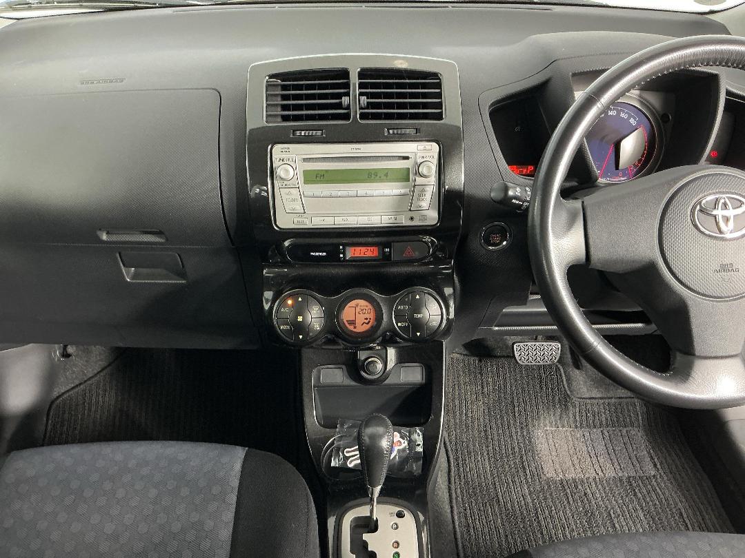 Photo '18' of Toyota IST Photo '18' of Toyota IST