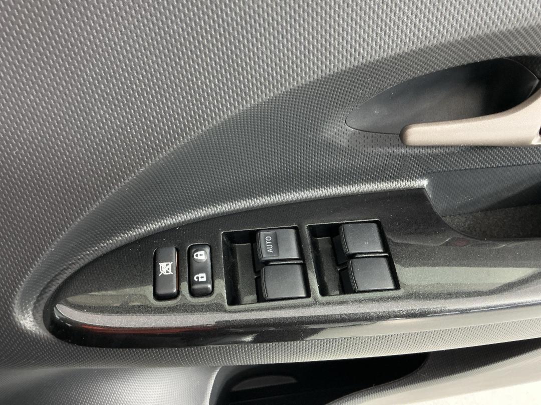 Photo '23' of Toyota IST Photo '23' of Toyota IST