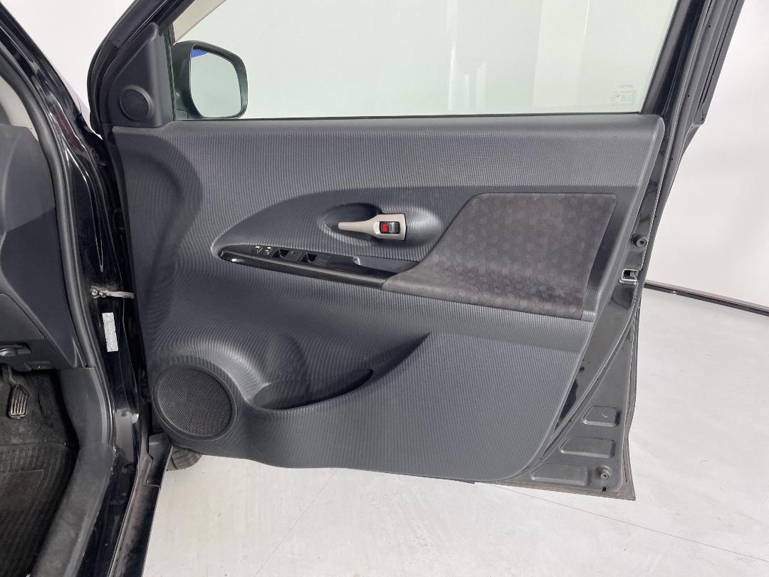 Photo '15' of Toyota IST