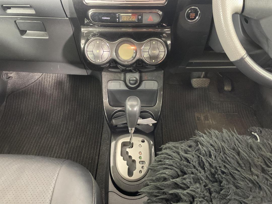 Photo '18' of Toyota IST