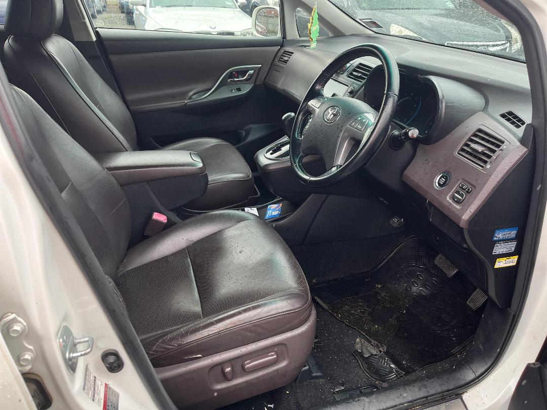 Photo '14' of Toyota Markx ZIO