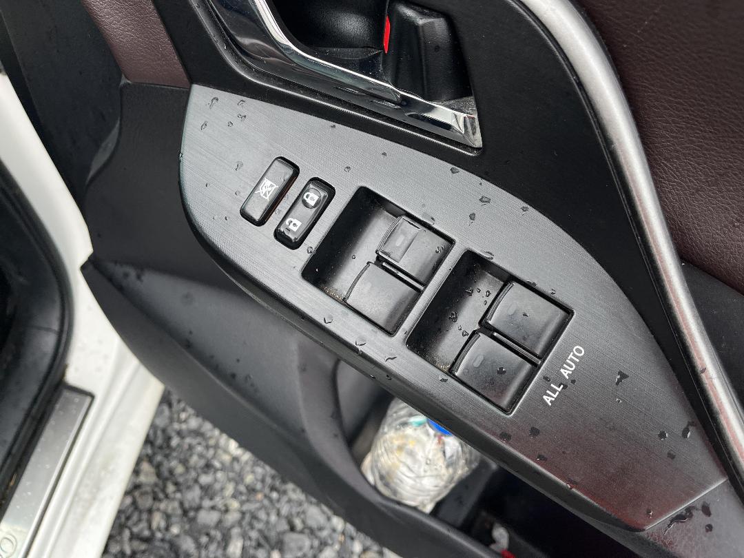 Photo '23' of Toyota Markx ZIO