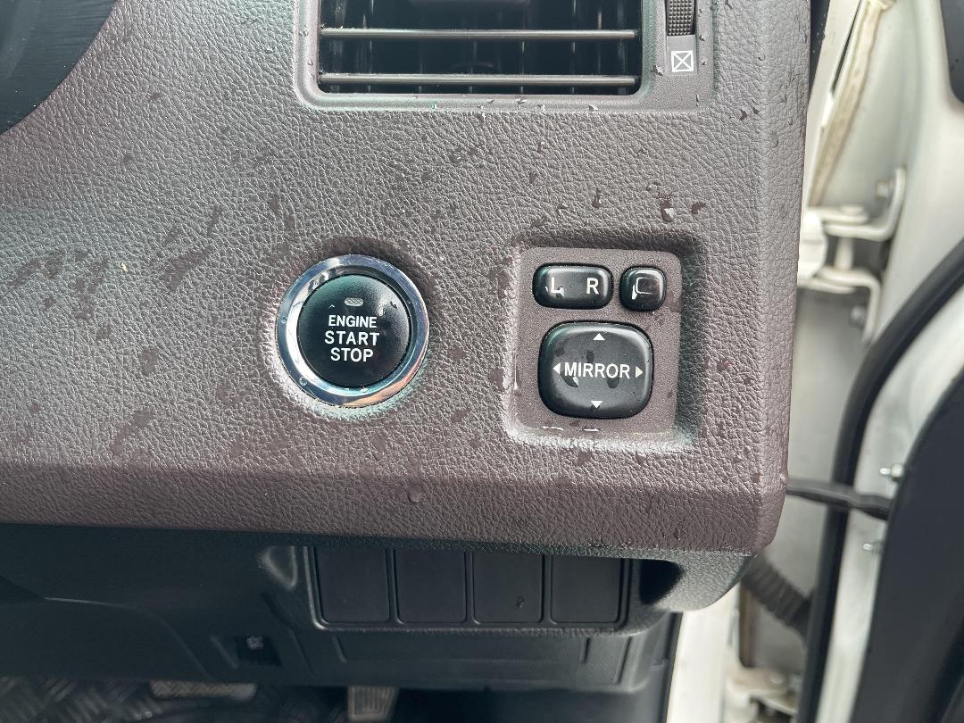 Photo '24' of Toyota Markx ZIO