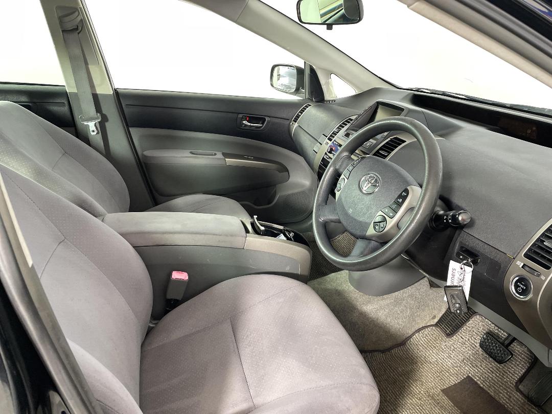 Photo '16' of Toyota Prius Photo '16' of Toyota Prius