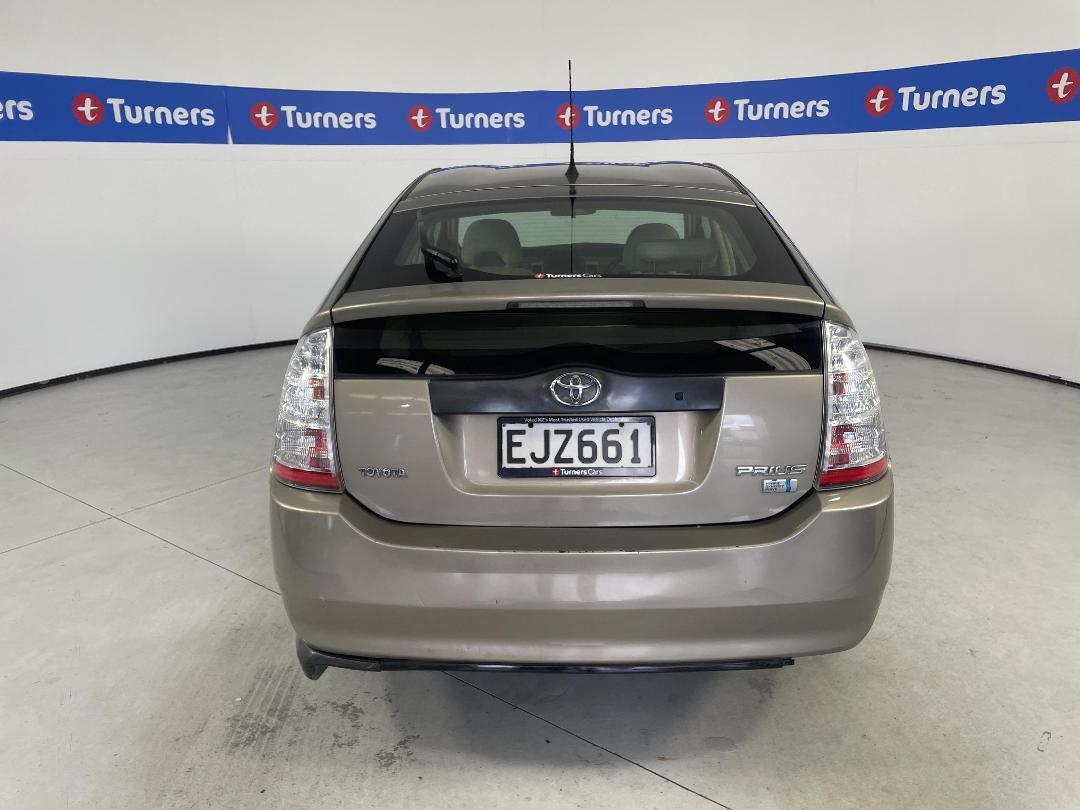 Photo '6' of Toyota Prius