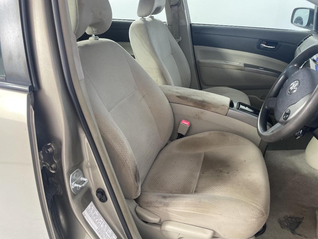 Photo '16' of Toyota Prius