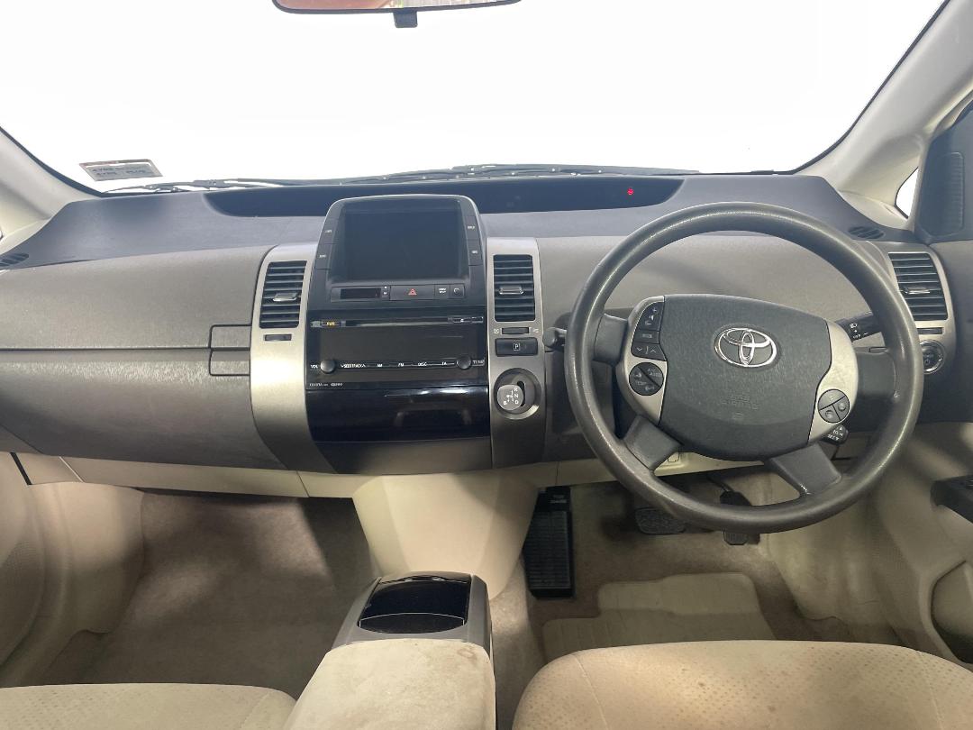 Photo '17' of Toyota Prius