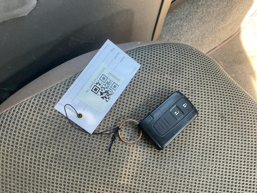 Photo '13' of Toyota Prius H5 E