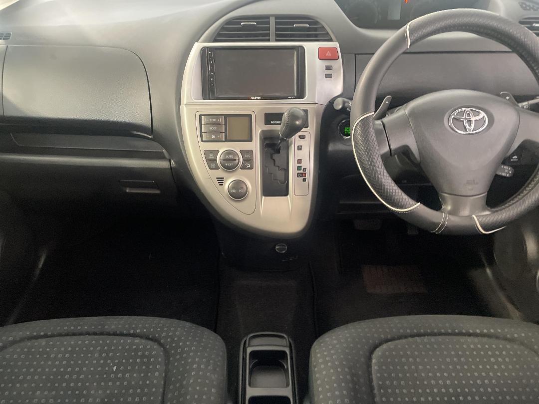 Photo '18' of Toyota Ractis