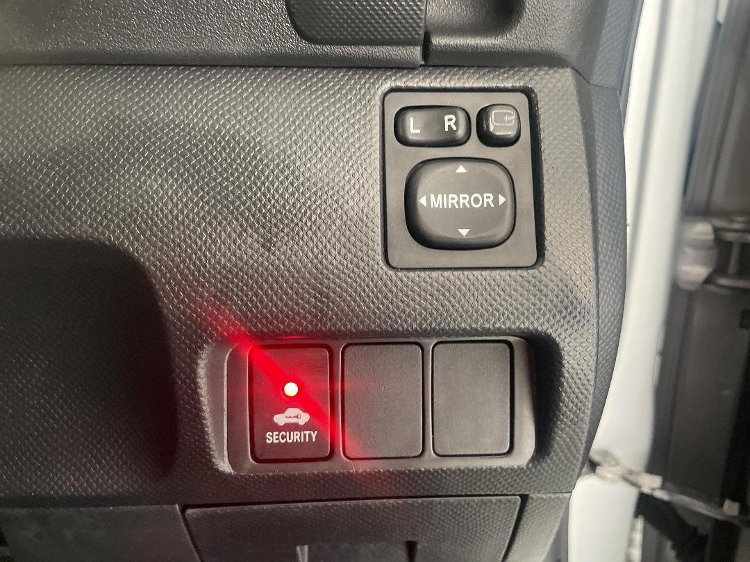 Photo '25' of Toyota Ractis