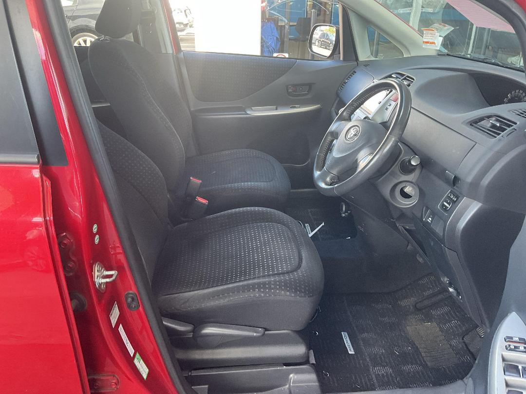 Photo '14' of Toyota Ractis Photo '14' of Toyota Ractis