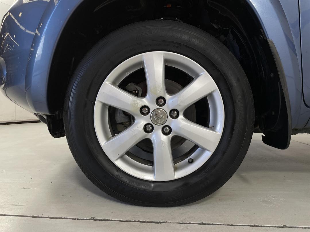 Photo '10' of Toyota Rav4