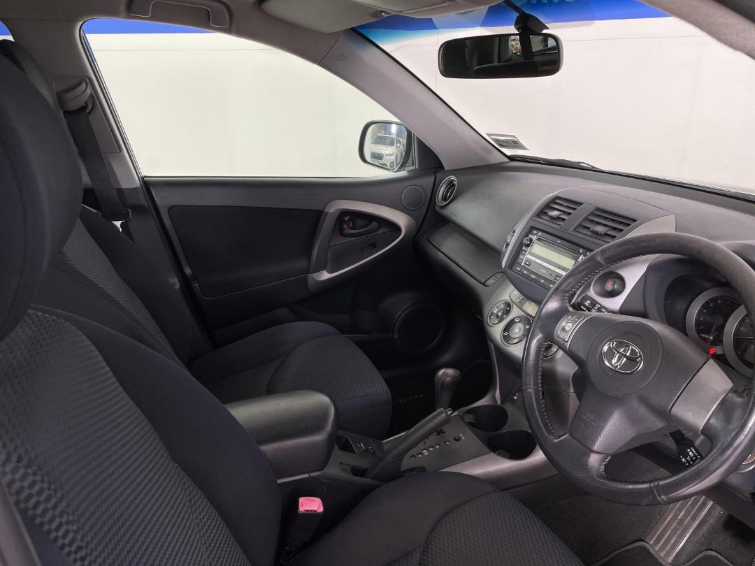 Photo '16' of Toyota Rav4