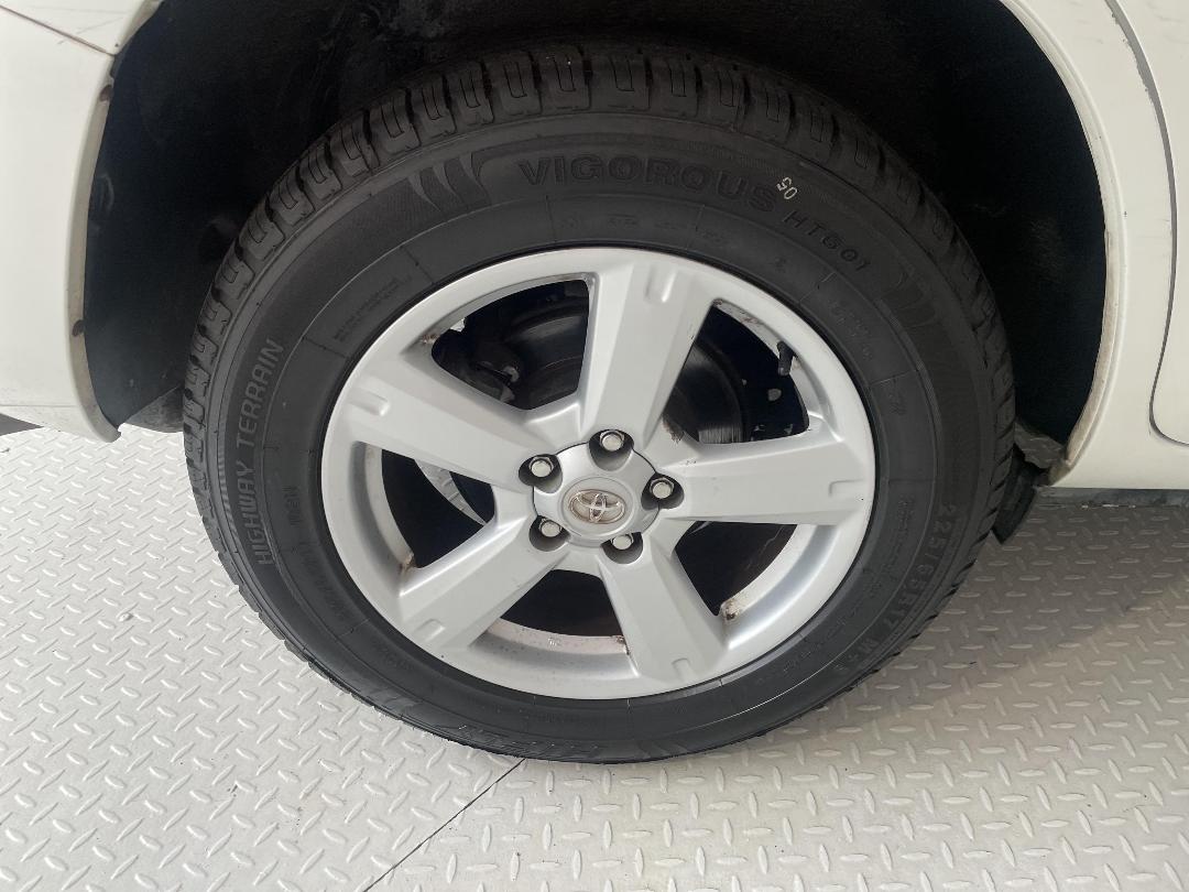 Photo '12' of Toyota Rav4