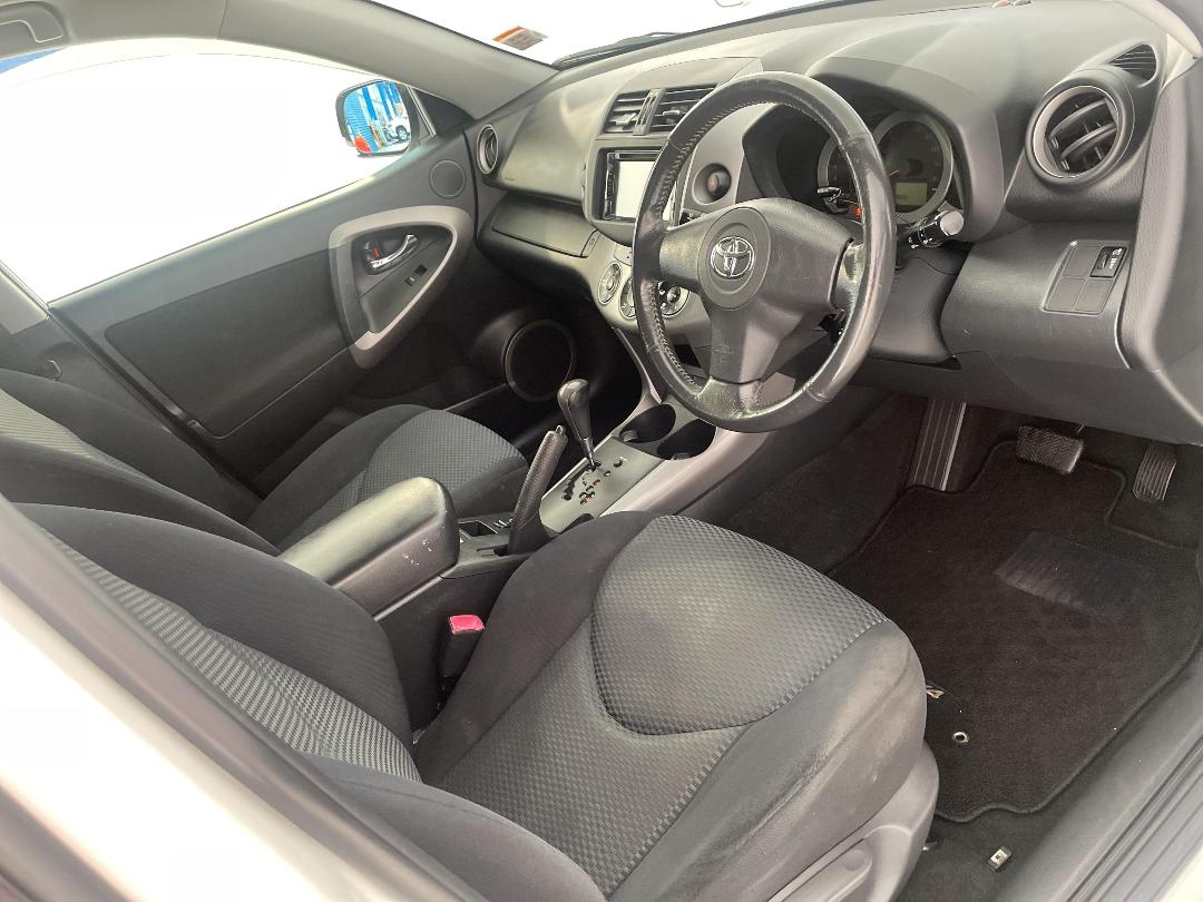 Photo '16' of Toyota Rav4