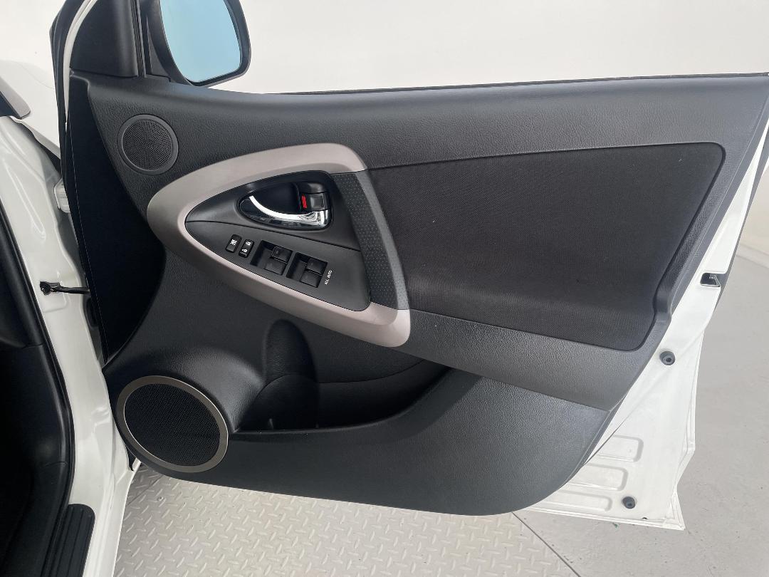 Photo '15' of Toyota Rav4