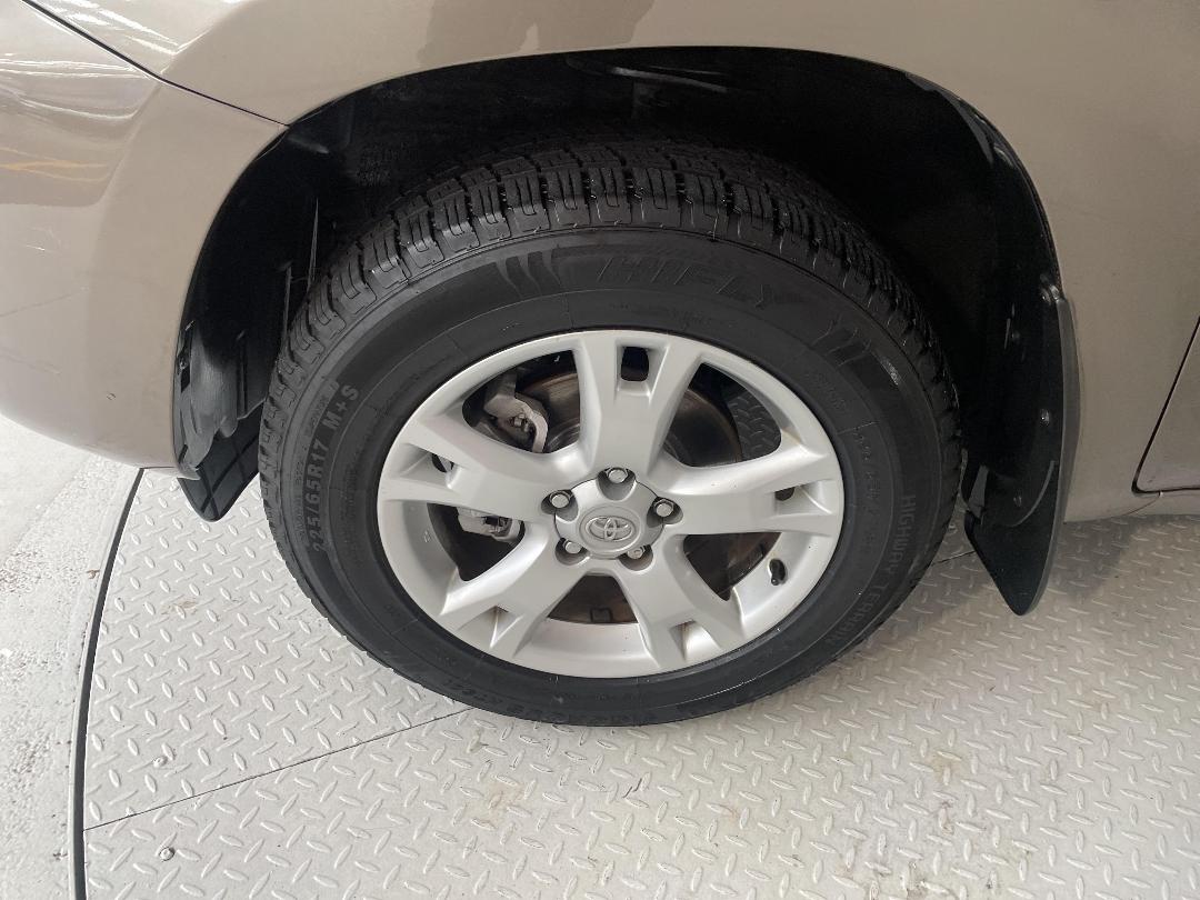 Photo '10' of Toyota Rav4